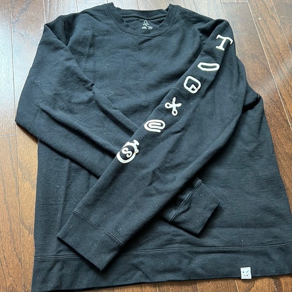 Black soft sweatshirt SNAPCHAT store - Size M - icons on one sleeve - Picture 1 of 3